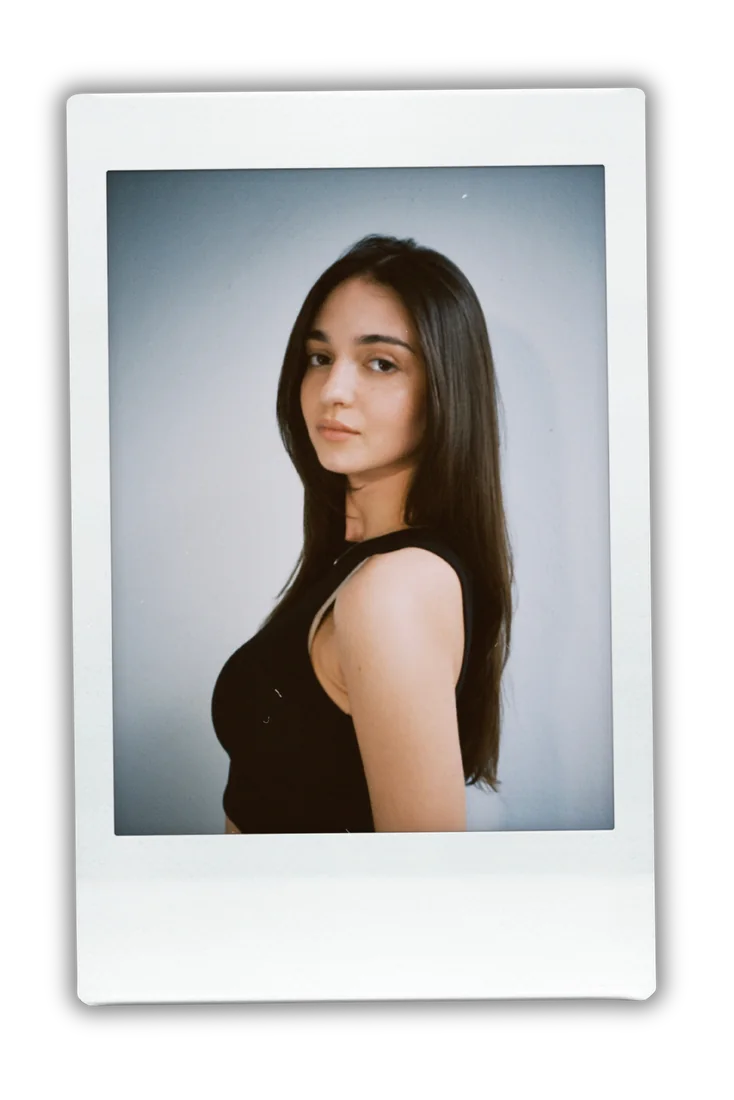 Retrato da Nicole em foto instantânea