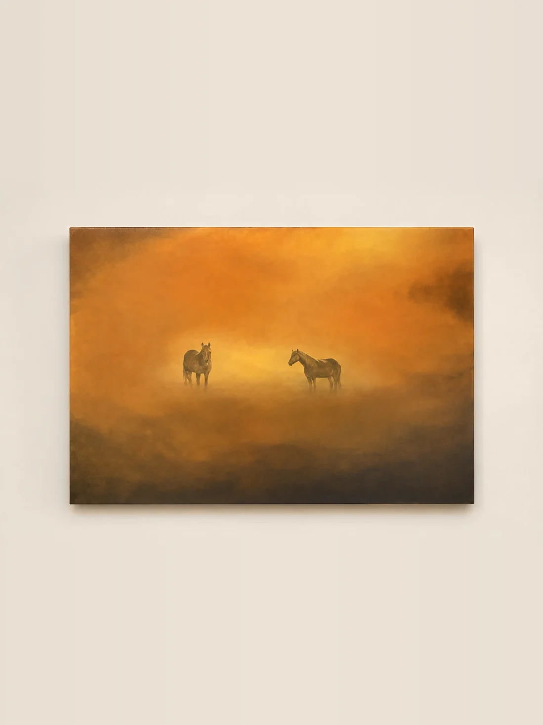 Dois cavalos numa névoa alaranjada